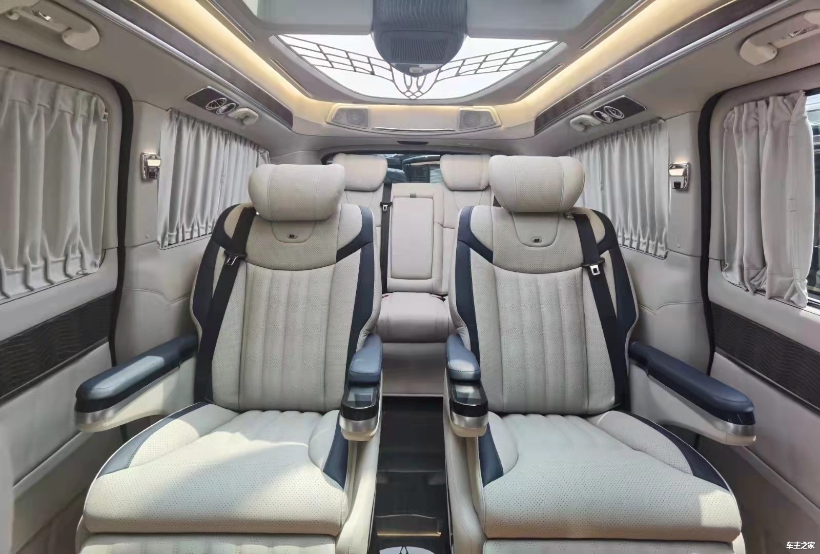 奔驰7座定制高顶豪华商务车,还需要埃尔法吗?