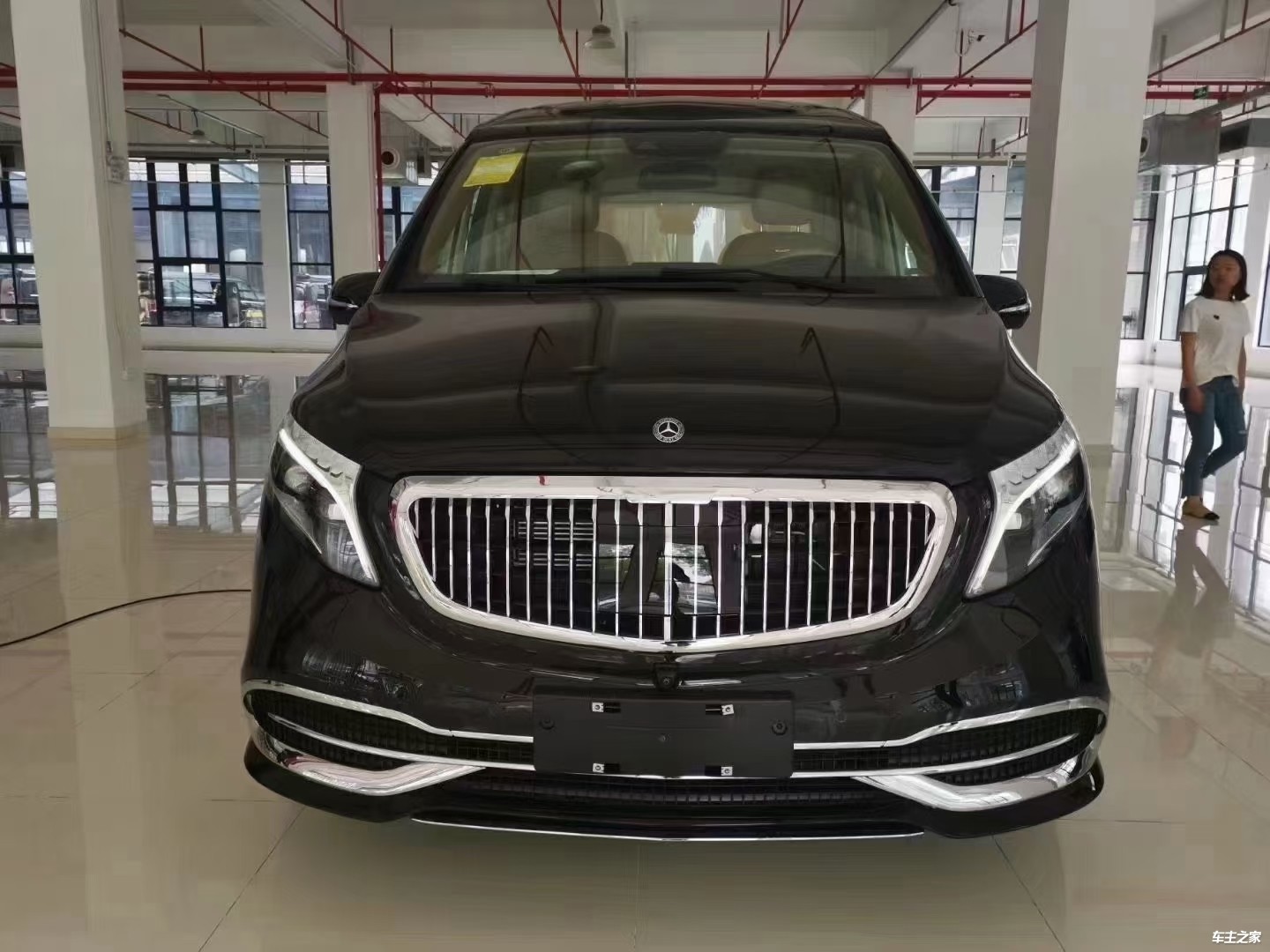 奔驰迈巴赫7座全隔断商务车百万级豪华商务车开业巨献