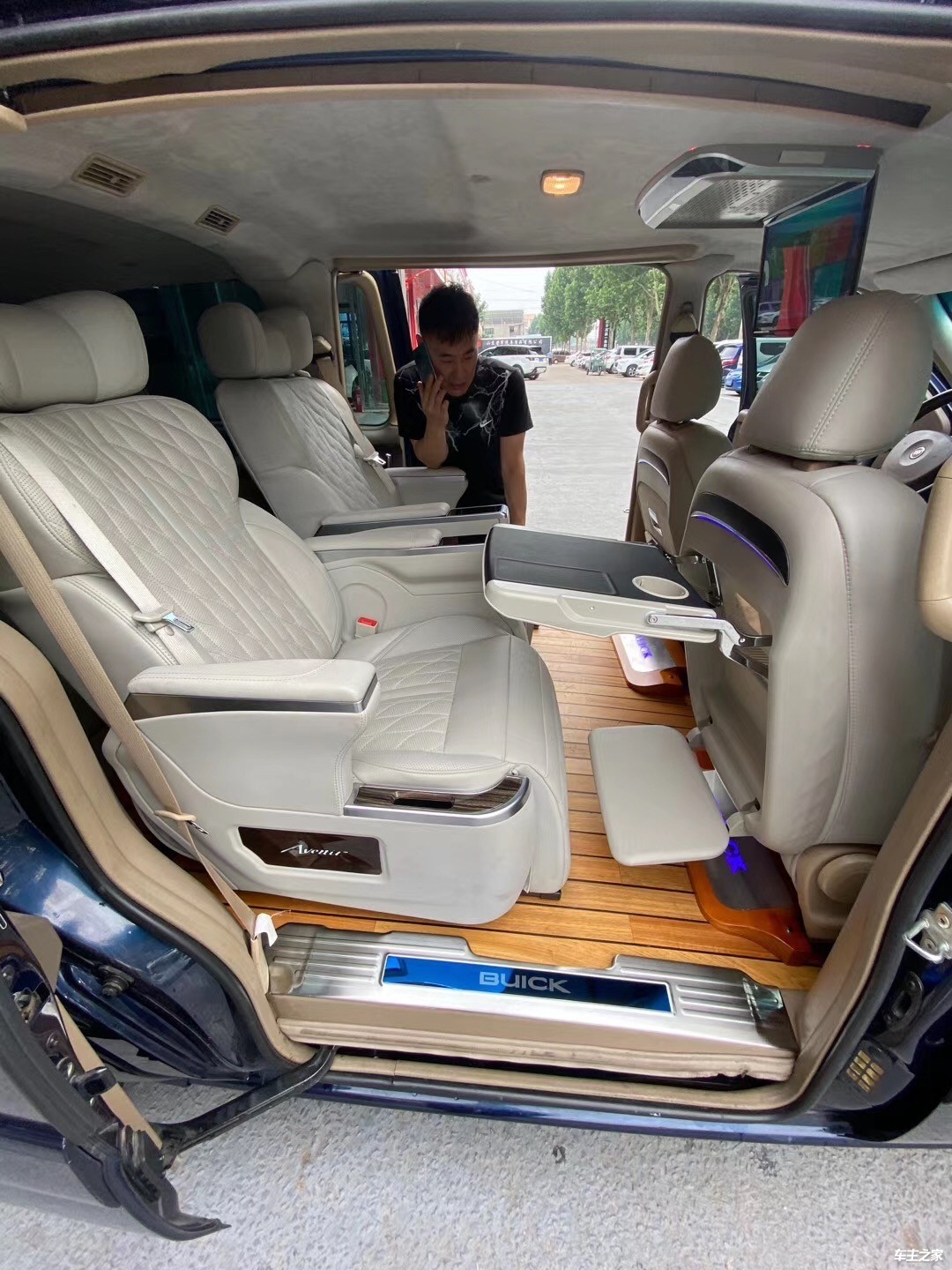 别克陆尊老款改装航空座椅专车专用无损安装