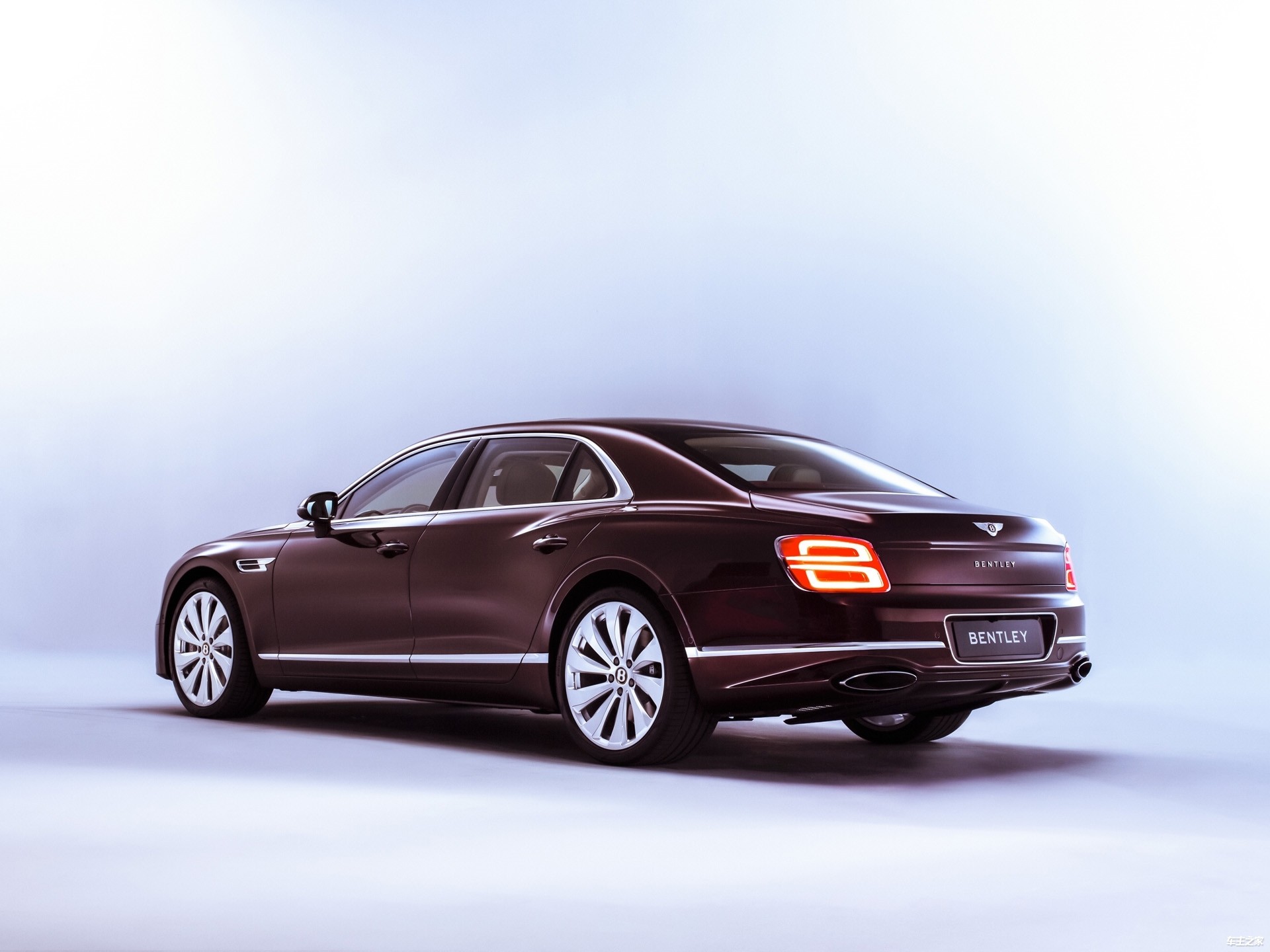 成都捷讯名车全新宾利飞驰v6混动活动中