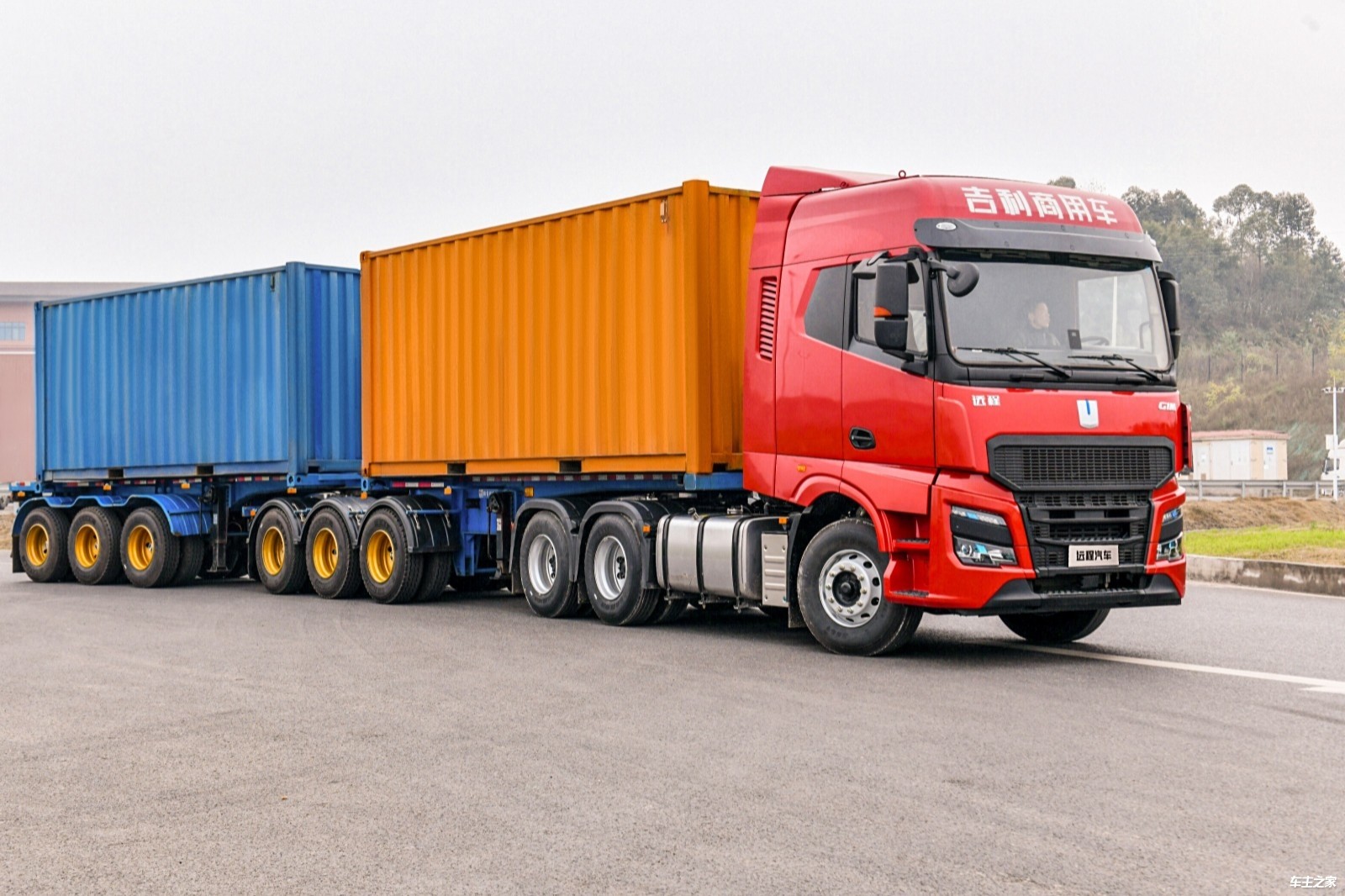 远程汽车发布首款新能源双挂列车携手中铁联运推动零碳高效运力