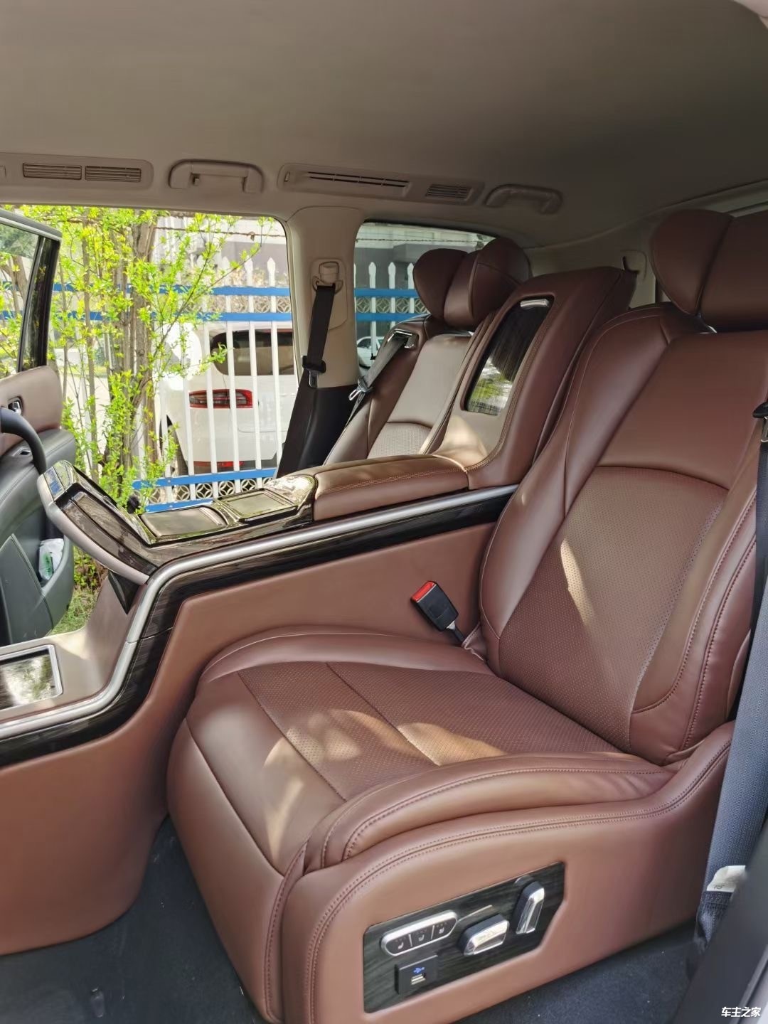 【房车,商务车内饰订制工厂】主营:汽车航空座椅生产销售,房车改装