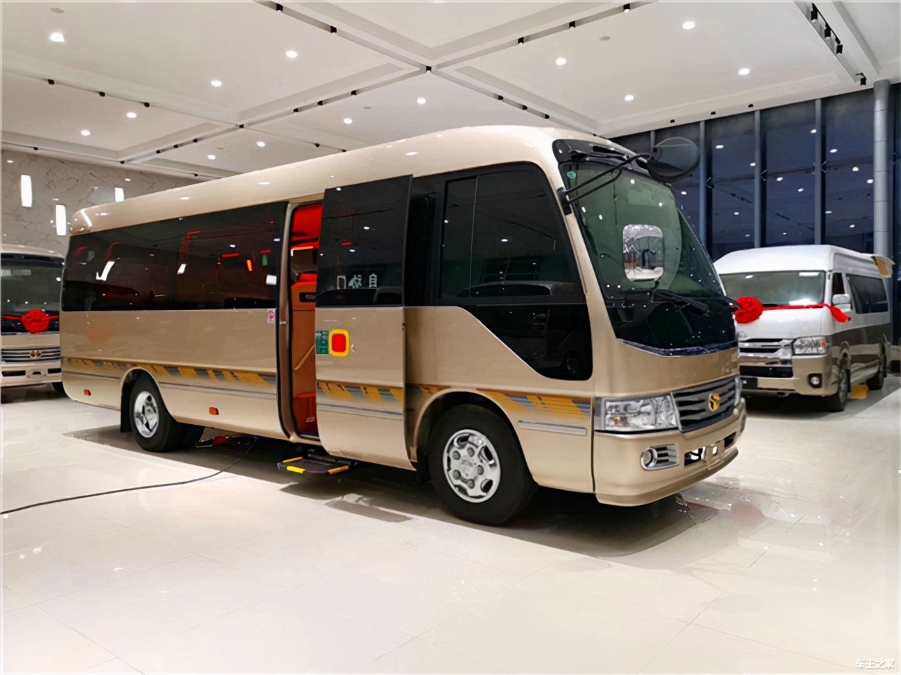 宇通t7星河版和丰田考斯特哪个更值得买