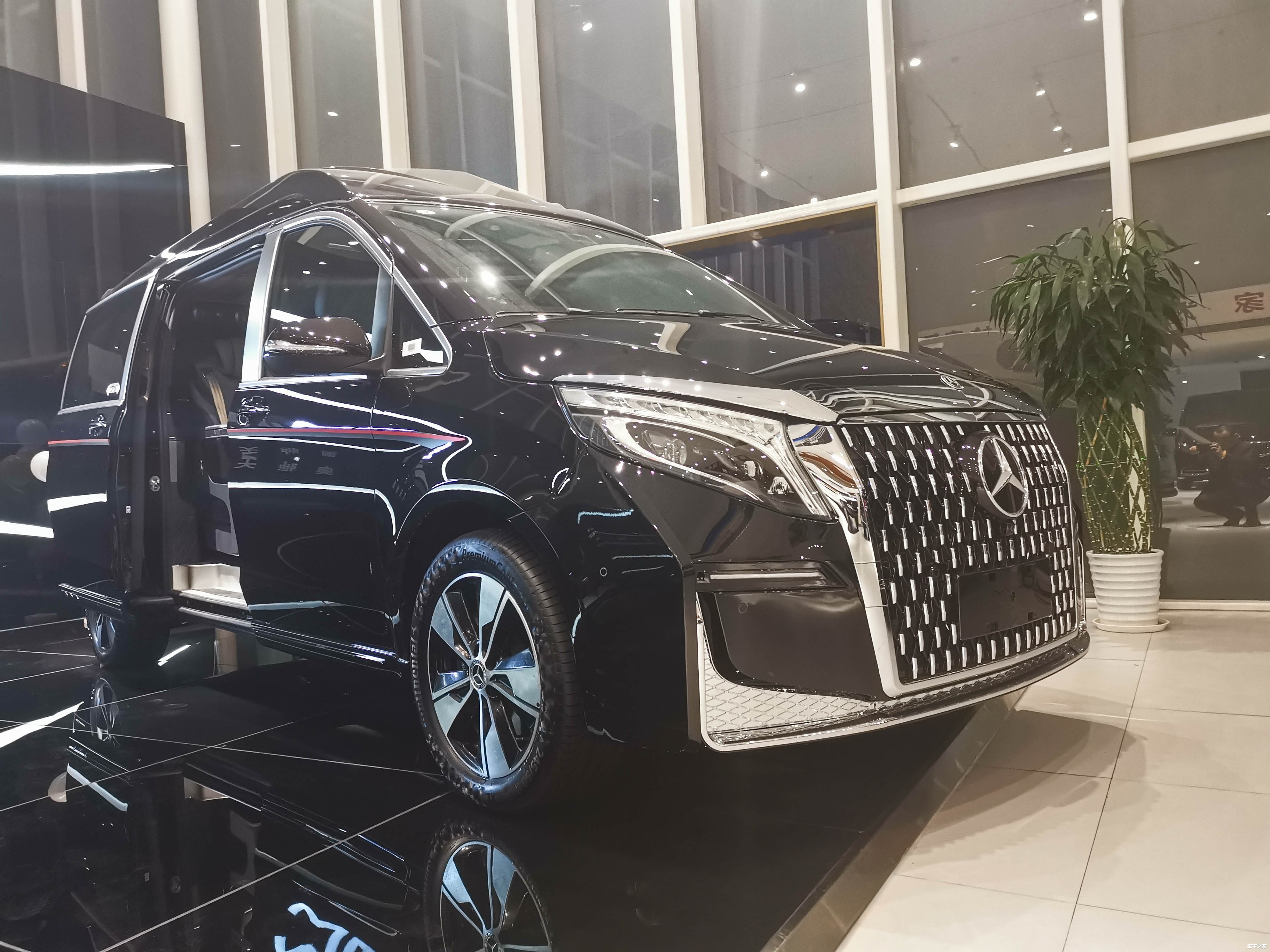 奔驰商务车v260l芭塞萝娜版团购优惠直降十万