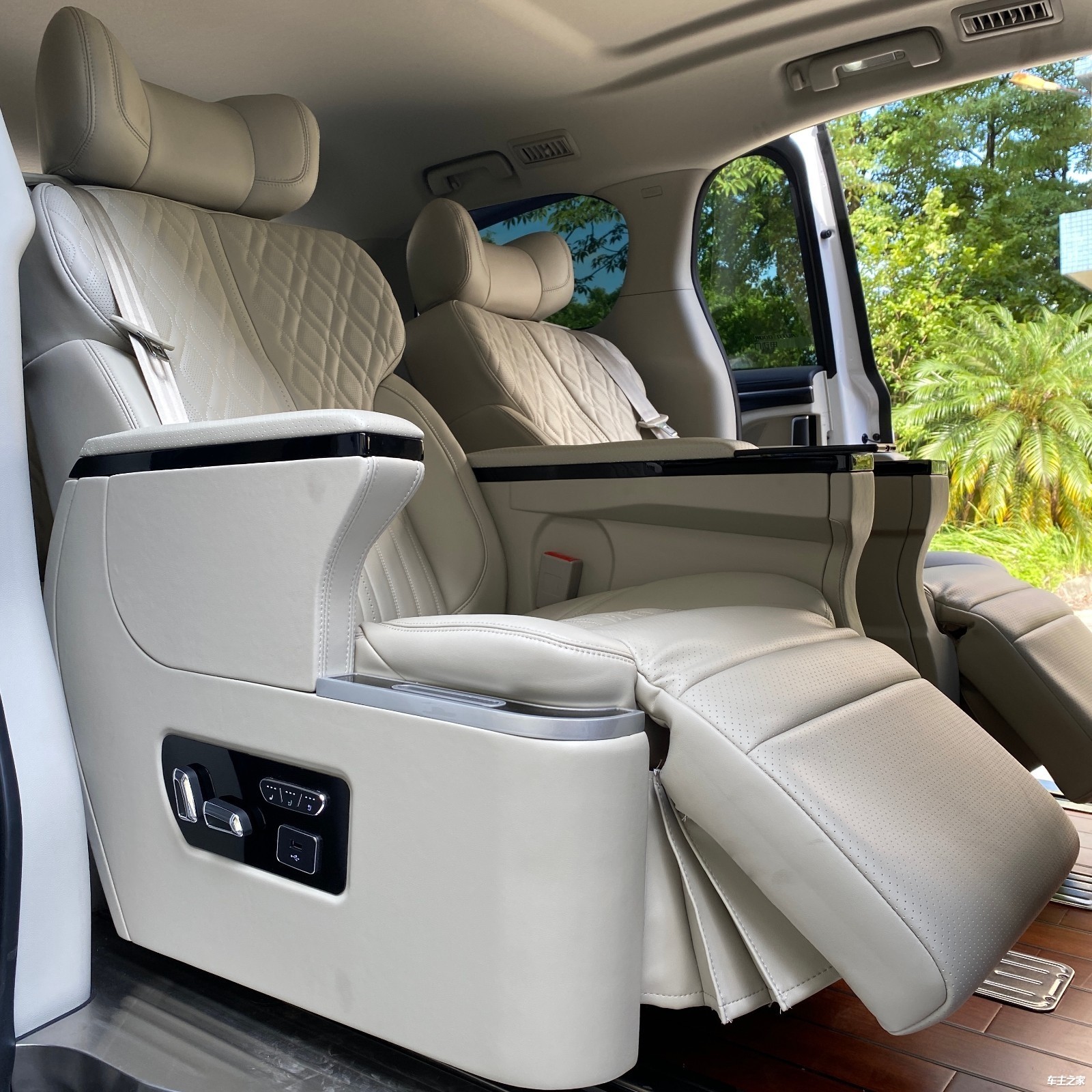 别克gl8内饰改装航空座柚木地板内饰改装