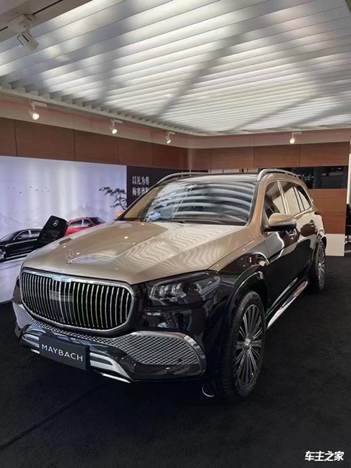 21款奔驰迈巴赫gls480典藏版黑金双拼霸气十足