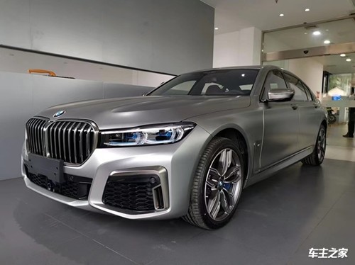 2021款宝马m760li xdrive v12 运动套装和2021款宝马m760li xdrive v