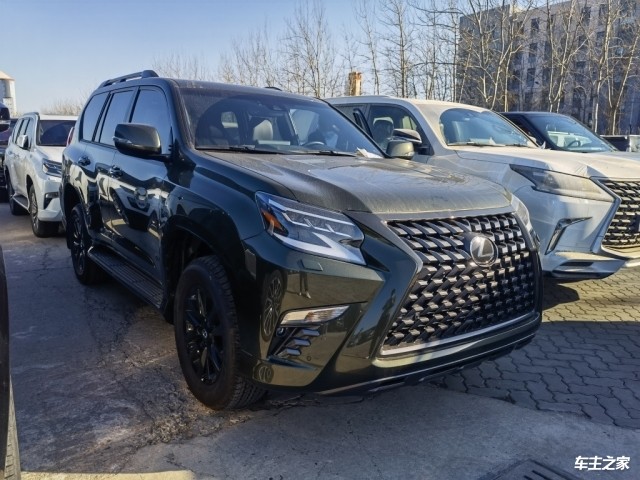 2021款雷克萨斯gx460国六现车实拍配置非常特别军绿色备受喜爱