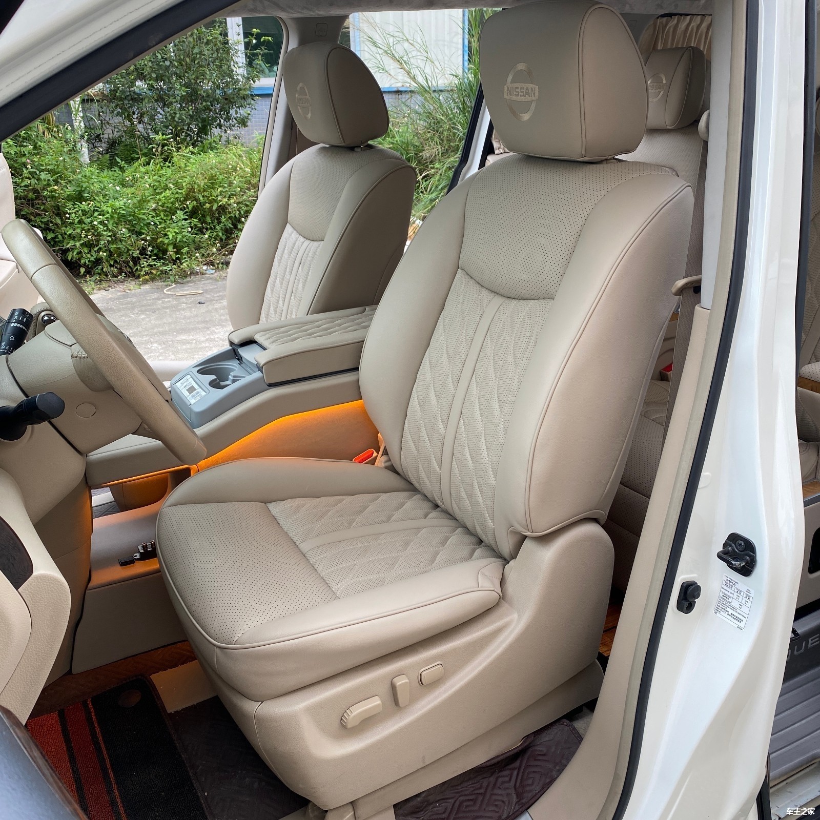 日产尼桑贵士改装航空座椅及内饰翻新1