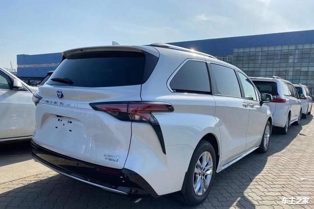 新款丰田塞纳25油电混动国六现车价格