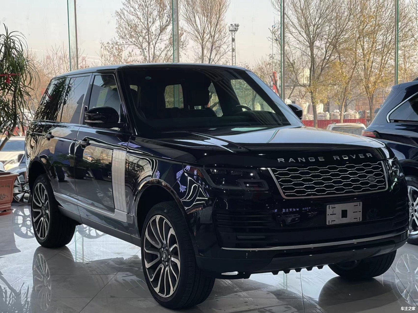 22款路虎揽胜标轴现车报价113万行情价格起售