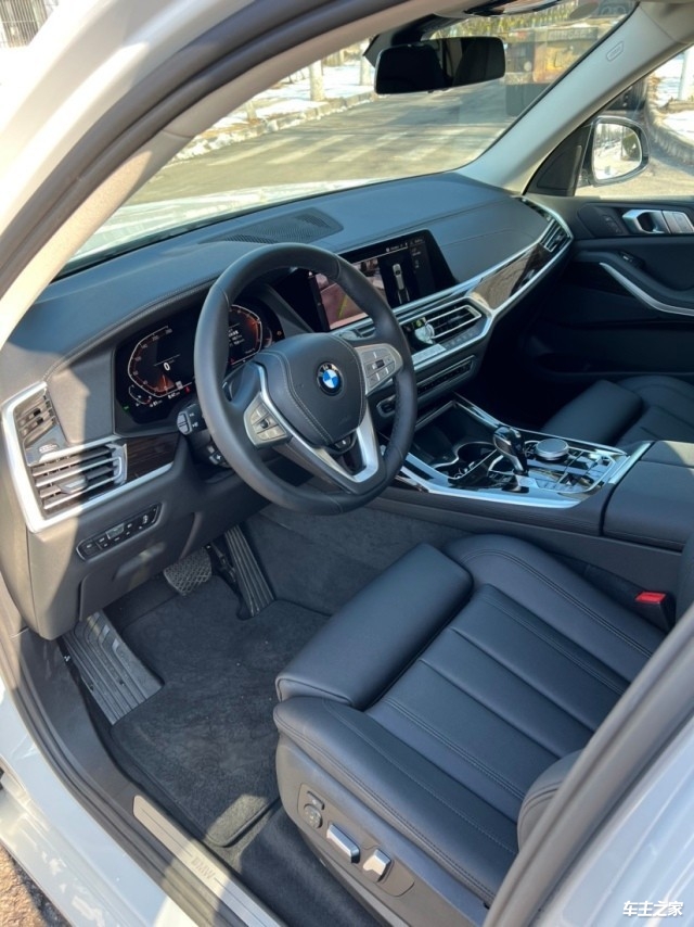 2021款宝马x7美规五月直降10万优惠促销21款宝马x7的内饰设计更是让
