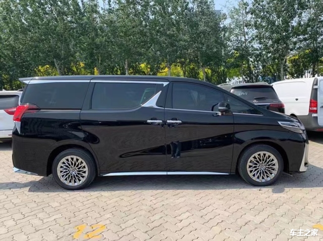 2022款雷克萨斯lm350报价顶级商务王者洽谈生意更为方便