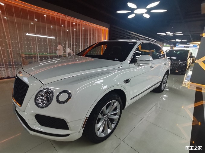 宾利首款豪华suv添越特惠促销