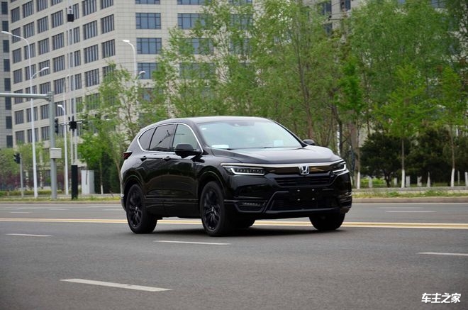 本田皓影一共有2款四驱车型,它们只在外观和内饰的配色上有区别,而