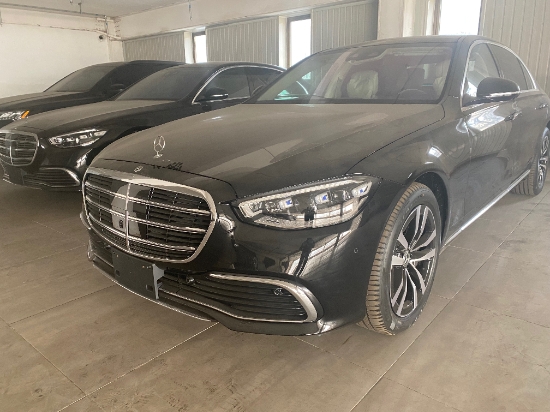 平行进口2022款墨版奔驰s450四驱长轴 低配现车最低120万起 _新车到店
