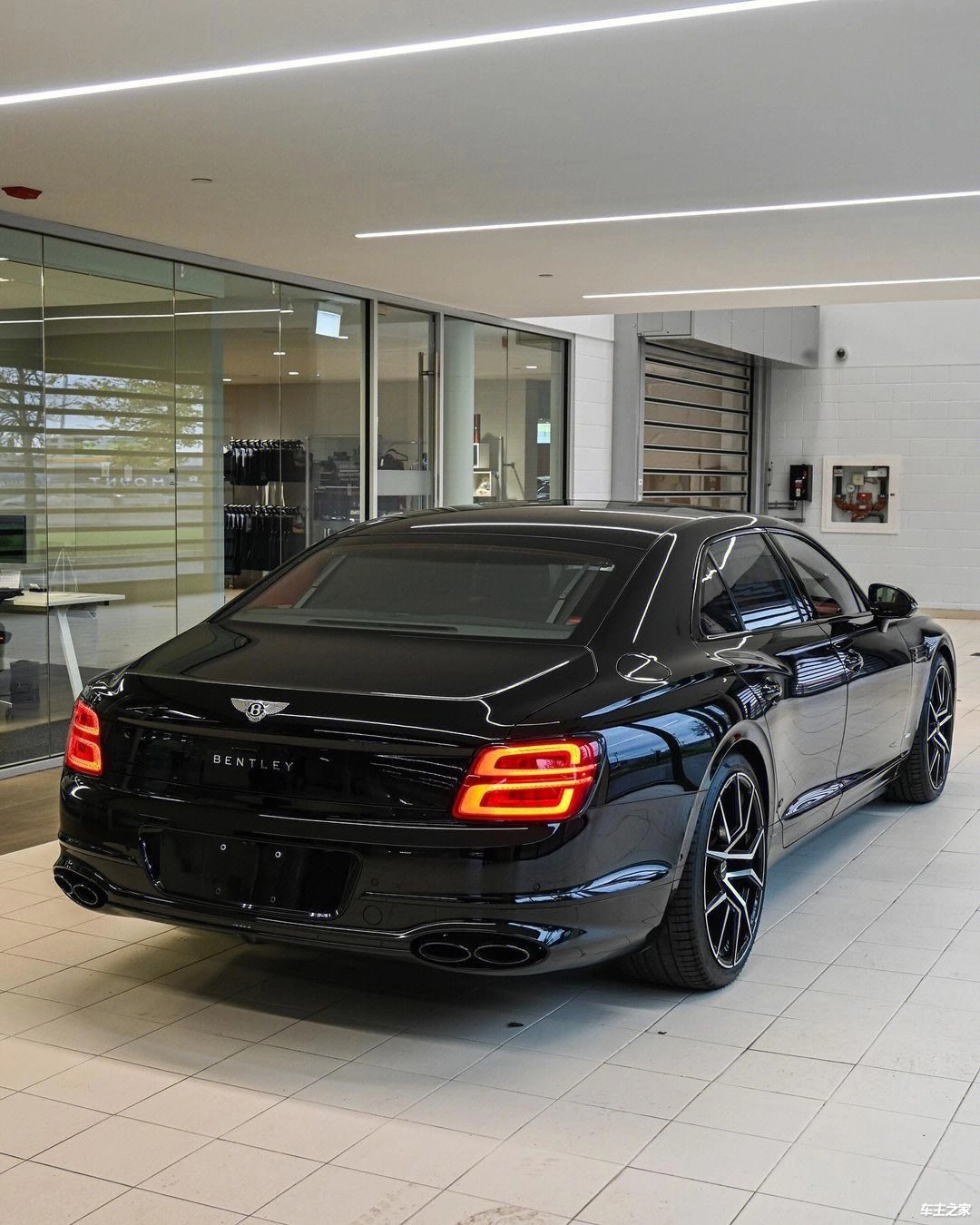 上海2022款宾利飞驰立标顶配特价现车可按揭 炫酷的豪华轿车_车商活动