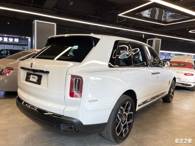 {賭馬}(库里南价格,2020款图片)