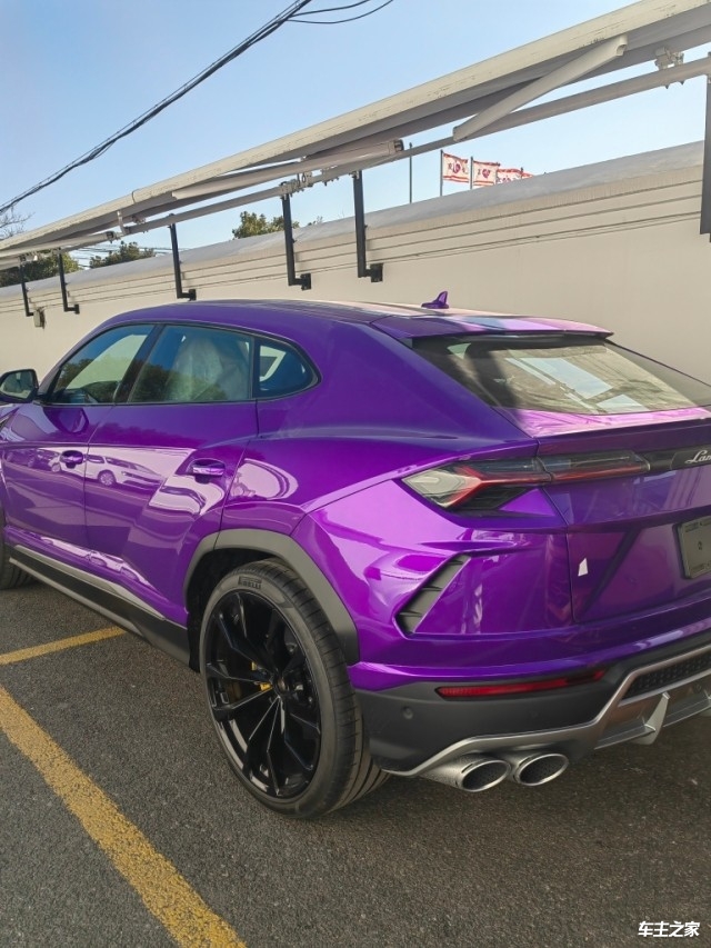 兰博基尼越野suv速度之王就是它最靓的颜色