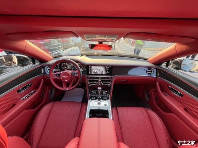 顶配宾利飞驰轿车红色内饰菱格门板座椅 靓丽现车多少钱!