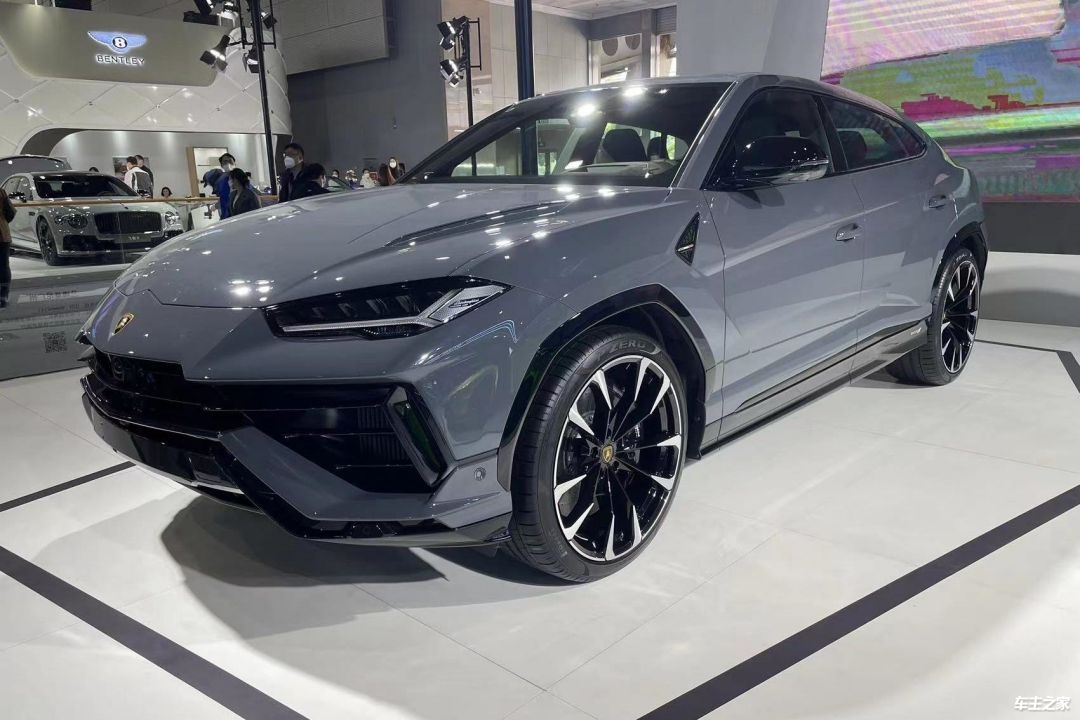 兰博基尼uruss亮相36秒破百297万元起售咆哮野牛suv