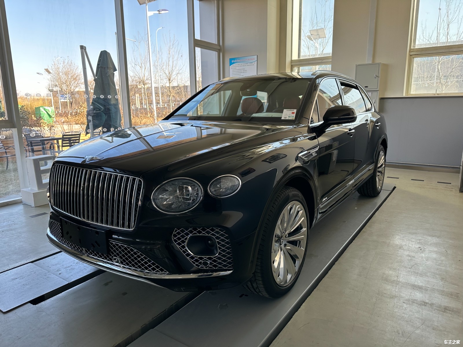 宾利添越加长雅度首批交付四座实拍图片有没有心动的感觉