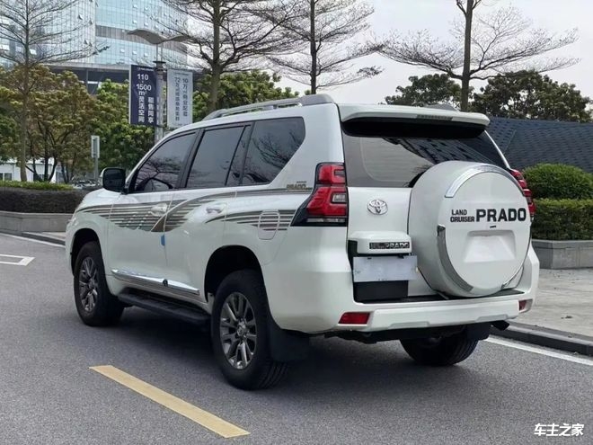 丰田普拉多40l四驱越野车最低价格油耗