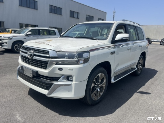 6721款中东版兰德酷路泽4000国六版本西安展厅现车最低售价多钱