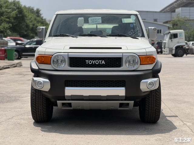 23款酷路泽fj八气囊顶配白色最低价仅需63万