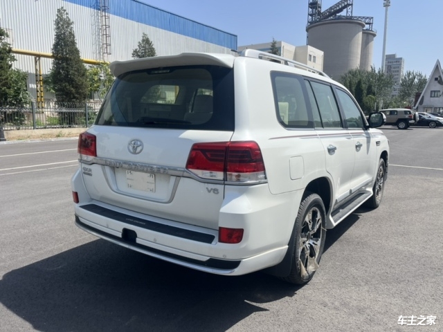 6721款中东版兰德酷路泽4000国六版本西安展厅现车最低售价多钱