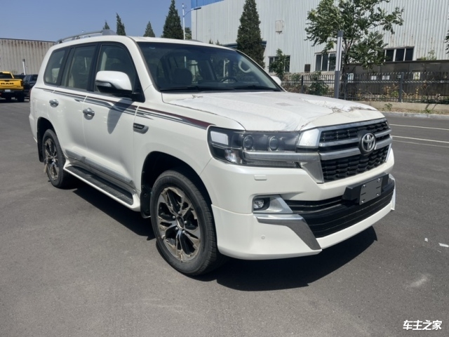 6721款中东版兰德酷路泽4000国六版本西安展厅现车最低售价多钱