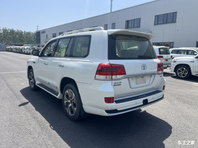 6721款中东版兰德酷路泽4000国六版本西安展厅现车最低售价多钱