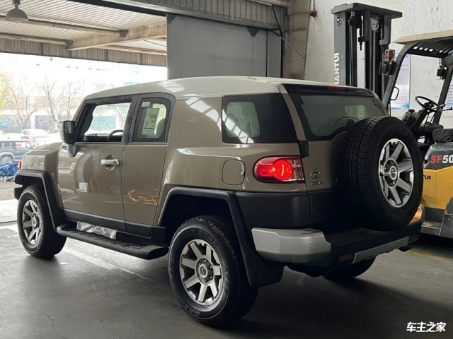 2023款中东版丰田酷路泽fj沙漠黄西安报价多钱|优惠促销 - 天宝轩名车