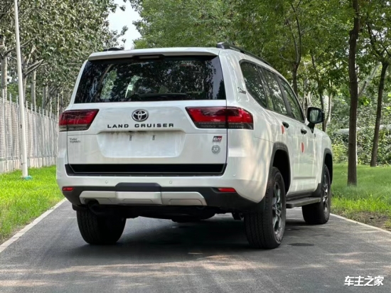 2022款丰田酷路泽gr运动顶配天津港现车优惠125万