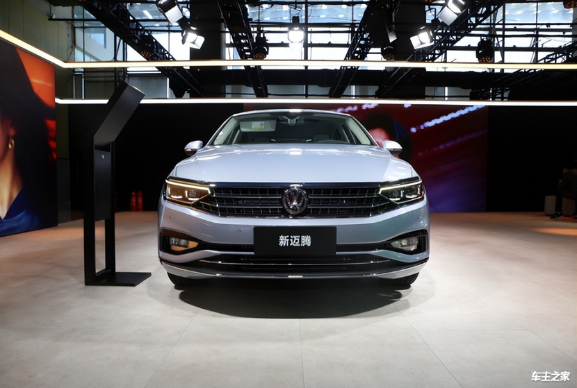 大众迈腾对比帕萨特哪款更值得入手迈腾降价6万起