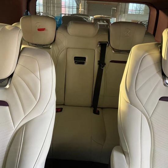 公司有专业的改装部,配件修复部,桃木部,蒙皮部,真皮部,汽车个性改装