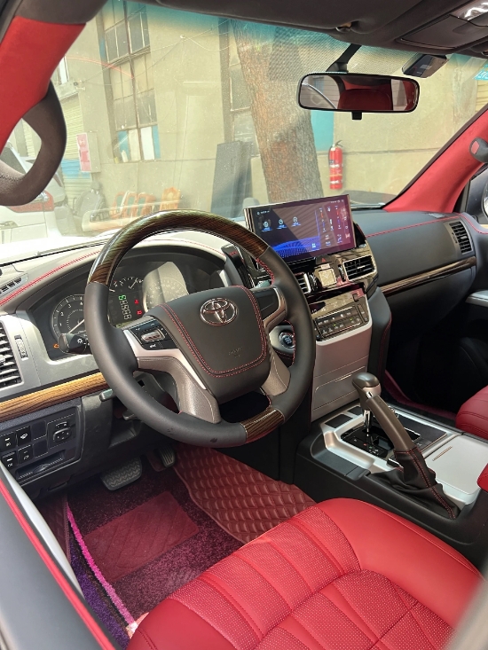 丰田酷路泽内饰改装升级 天津港老款酷路泽内饰翻新最新案例效果