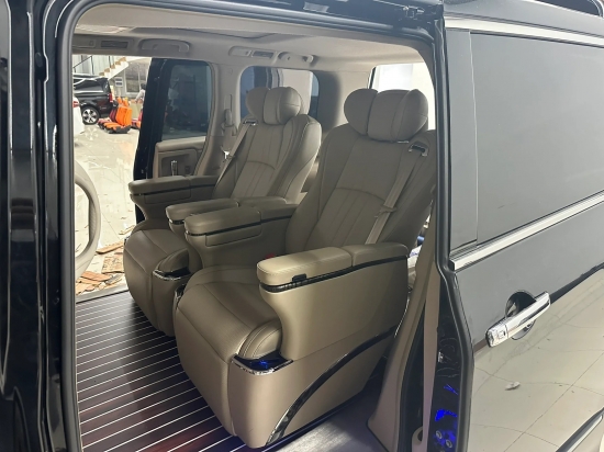 老款尼桑贵士商务车外观改装升级新款君爵包围内饰定制改装升级