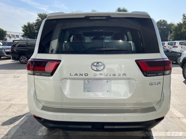 全新陆地巡洋舰丰田兰德酷路泽港口最新报价优惠促销75万起购