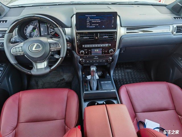 23款雷克萨斯lx600的内饰加入了更多彰显豪华,科技的元素,例如首次