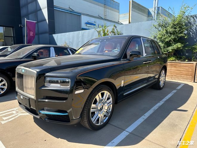 劳斯莱斯库里南独立座驾奢华内饰展现