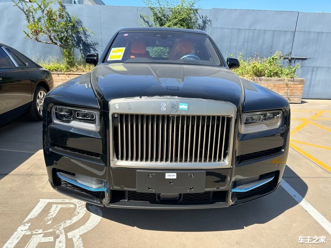 劳斯莱斯库里南独立座驾奢华内饰展现