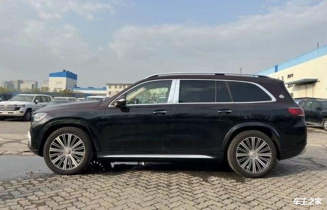 天津港23款奔驰迈巴赫gls600越野脱困模式现车249万
