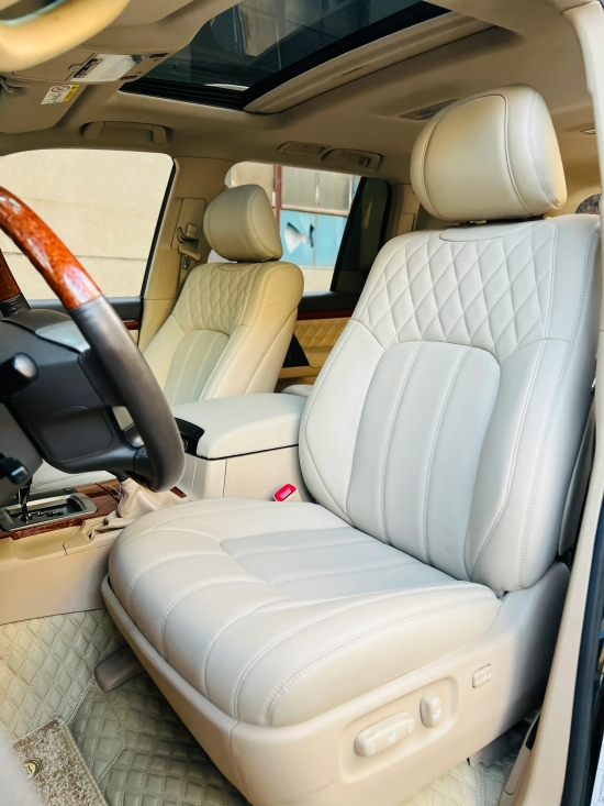 老款丰田酷路泽内饰翻新升级天津港进口内饰定制改装升级工厂