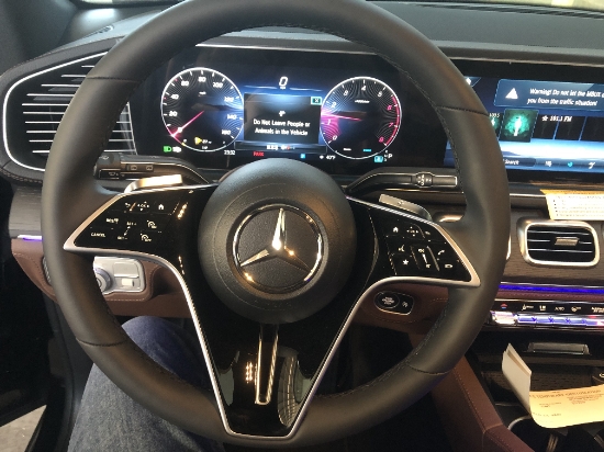 e35048v轻混天津港现车最新到港2024款奔驰gle350的内饰更偏向年轻化