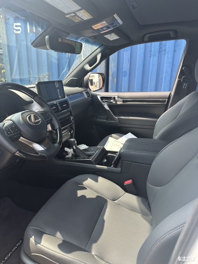 白车红内售价仅需91万>2023款雷克萨斯gx460的内饰可以收十分的奢华