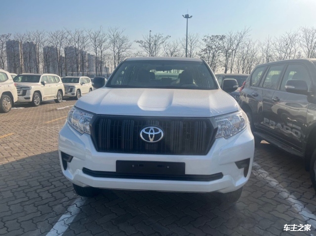 2023款中东版丰田霸道2700天窗后挂售价47万特价促销