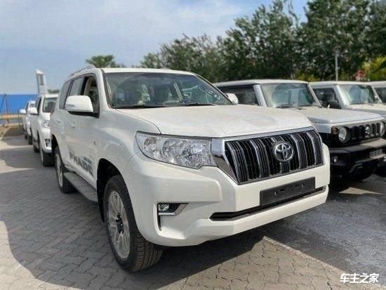 23款丰田霸道4000现车报价港口现车58万起售配置详解
