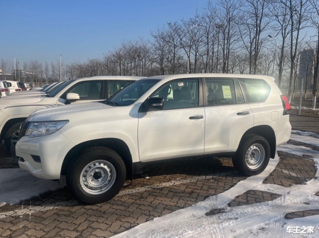 2023款中东版丰田霸道2700天窗后挂售价47万特价促销