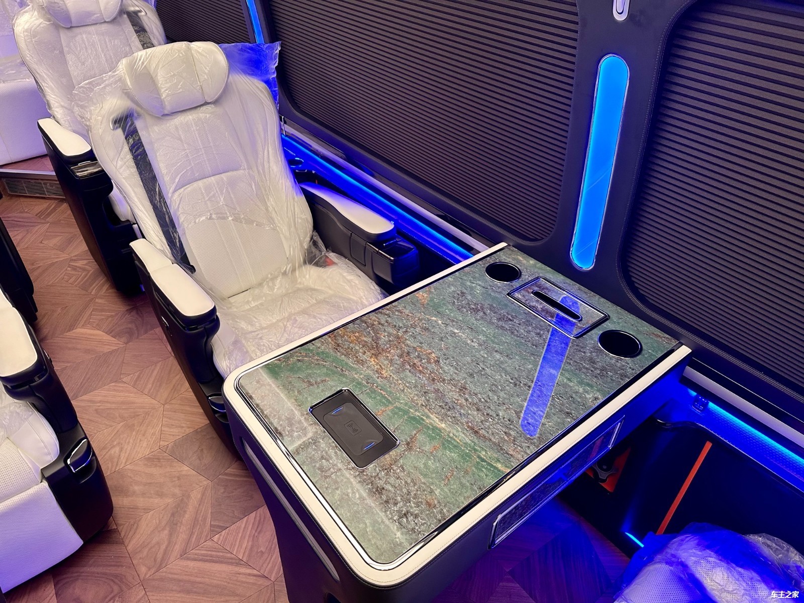 丰田考斯特销售改装展厅现车价格